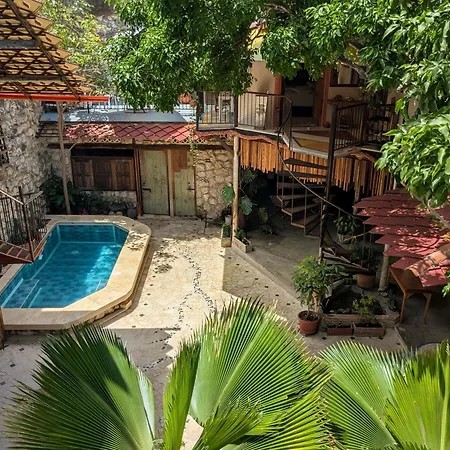 Casa Del Tunel In Getsemani Pensión 3*